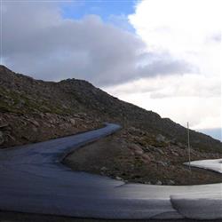 road- جاده می‌خواند مرا هر دم به خویش...