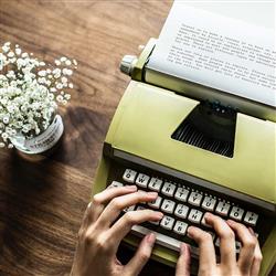type writer- کتابی که نصفه مانده...